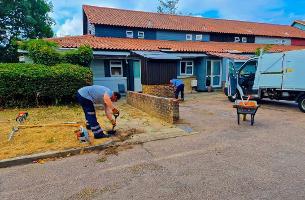 Decorative image showing Pride Team working in Felmores